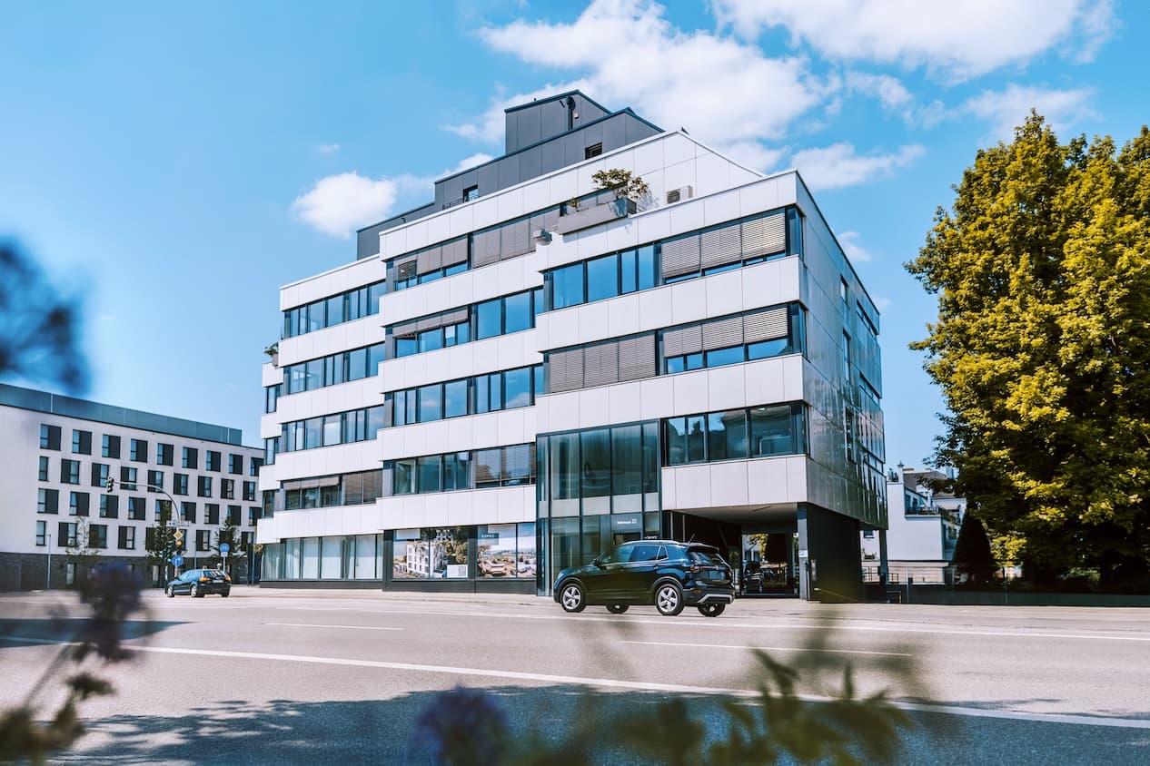 Bürogebäude am Rand der Regensburger Altstadt